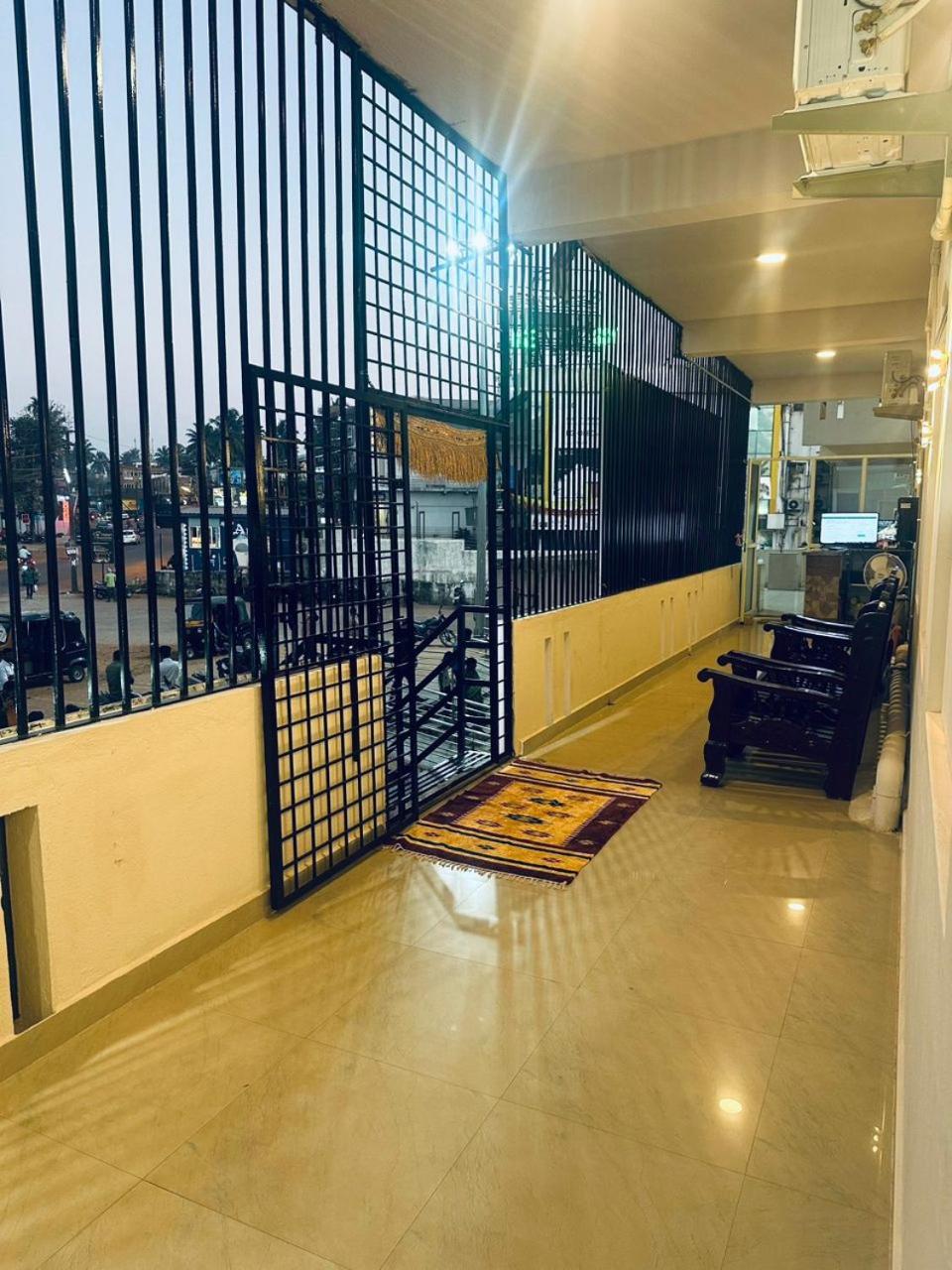 Hotel Yatri Nivas Sagara Esterno foto