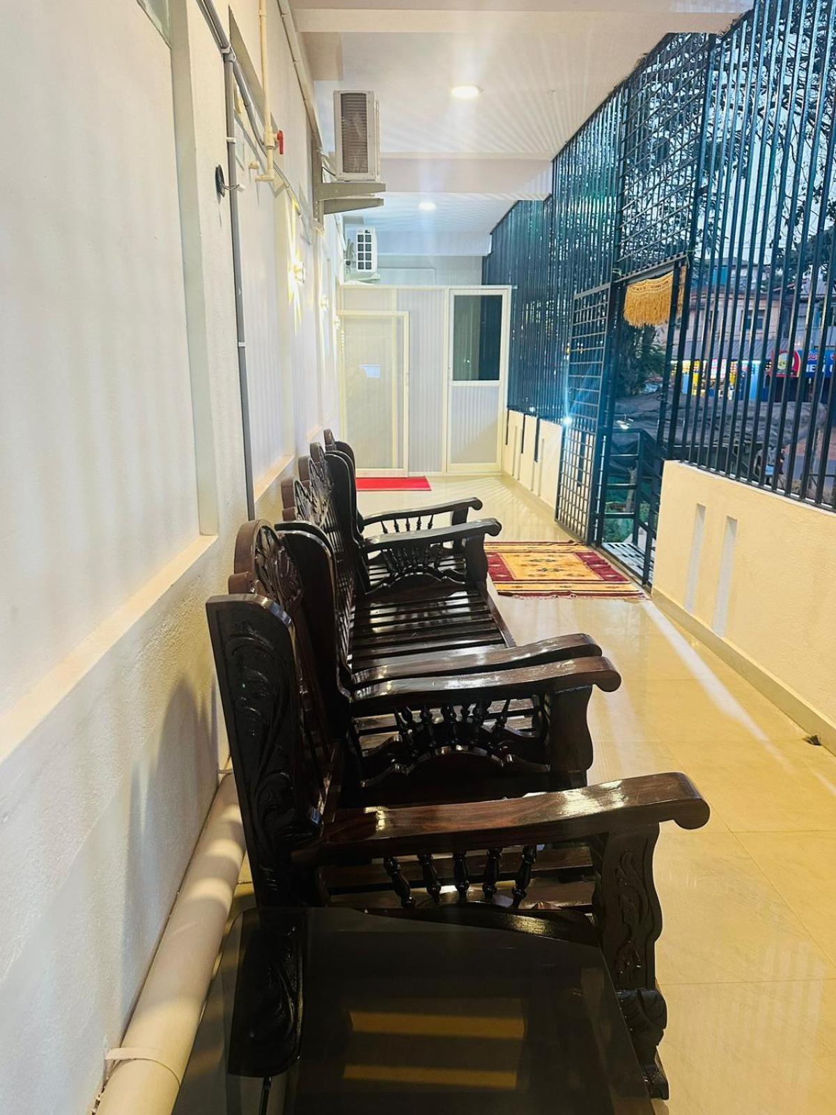 Hotel Yatri Nivas Sagara Esterno foto