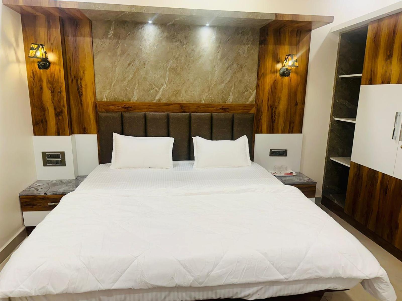 Hotel Yatri Nivas Sagara Esterno foto